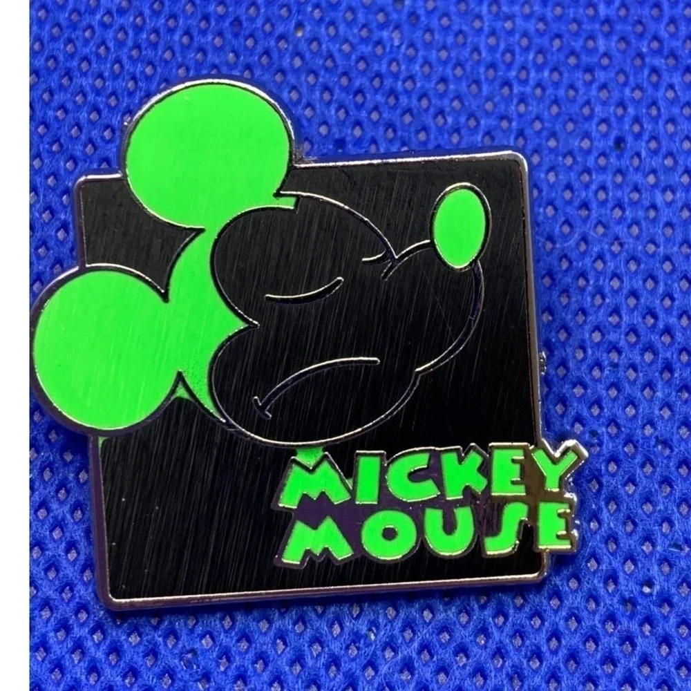 2012 Mickey Mouse Expressions Disney pin Green Mystery Pack